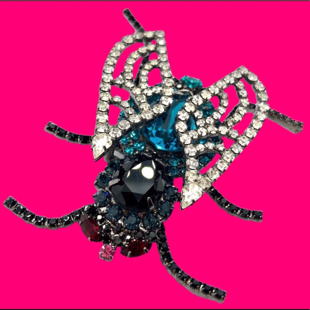 Von Walhof Blue Bottle Fly Pin - Crystal Insect